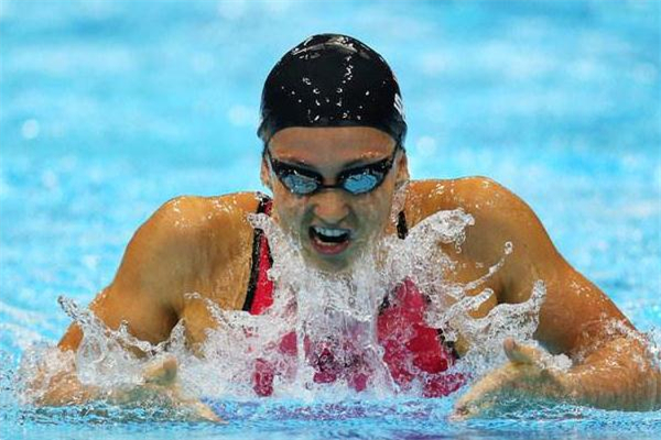 蛙泳怎么換氣不累 為什么蛙泳不能游很長時間 蛙泳怎么換氣不累 為什么蛙泳不能游很長時間