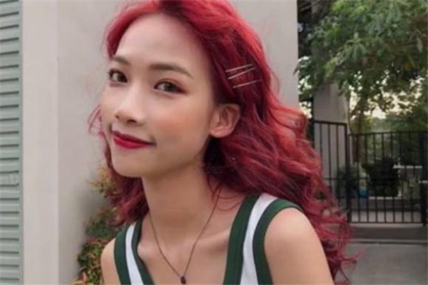 媚拉紅是什么顏色 媚拉紅色頭發(fā)圖片 媚拉紅是什么顏色 媚拉紅色頭發(fā)圖片