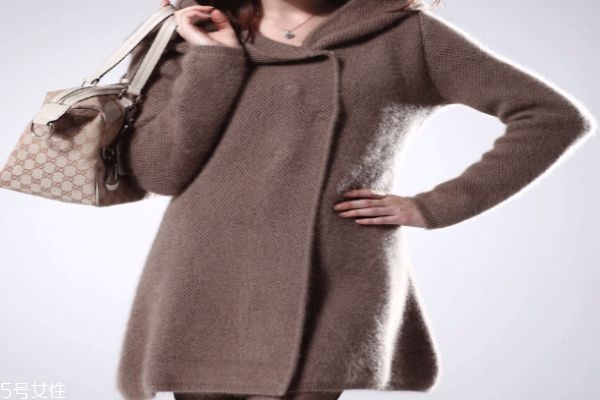 羊毛衫怎么搭配好看呢 一般黃色皮膚應(yīng)該穿什么顏色的羊毛衫呢 羊毛衫怎么搭配好看呢 一般黃色皮膚應(yīng)該穿什么顏色的羊毛衫呢