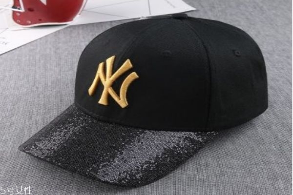 棒球帽一般應(yīng)該怎么戴呢 棒球帽比較好的牌子有什么呢 棒球帽一般應(yīng)該怎么戴呢 棒球帽比較好的牌子有什么呢