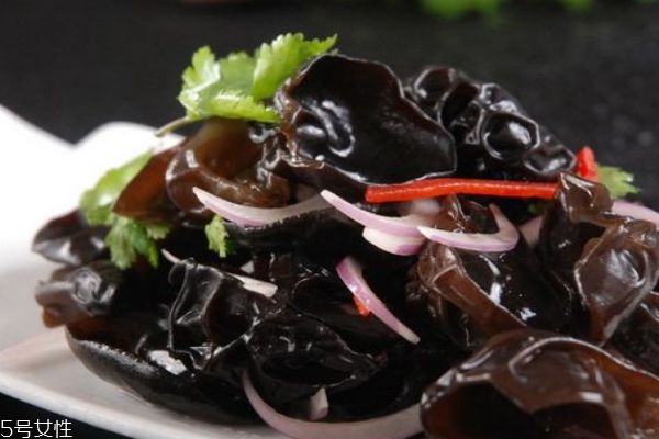 木耳有什么營(yíng)養(yǎng)價(jià)值呢 吃木耳有什么好處呢 木耳有什么營(yíng)養(yǎng)價(jià)值呢 吃木耳有什么好處呢