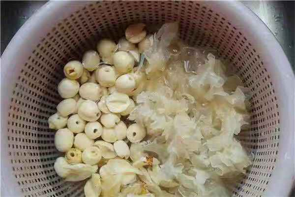 蓮子吃多了會(huì)拉肚子嗎 蓮子吃了會(huì)不會(huì)拉肚子 蓮子吃多了會(huì)拉肚子嗎 蓮子吃了會(huì)不會(huì)拉肚子