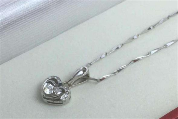 老鳳祥鉆石項鏈多少錢 老鳳祥鉆石項鏈價格 老鳳祥鉆石項鏈多少錢 老鳳祥鉆石項鏈價格