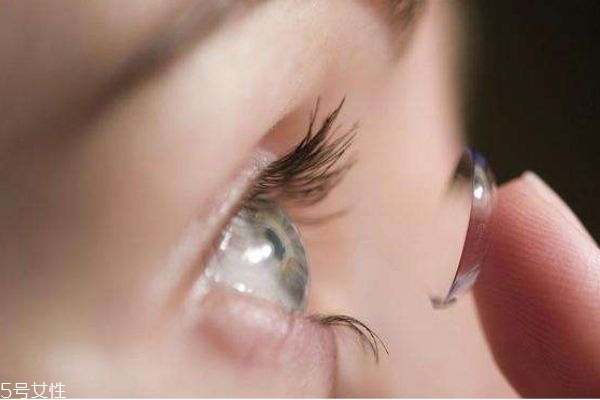 美瞳應(yīng)該怎么護(hù)理呢 美瞳的藥水多久換一次呢 美瞳應(yīng)該怎么護(hù)理呢 美瞳的藥水多久換一次呢