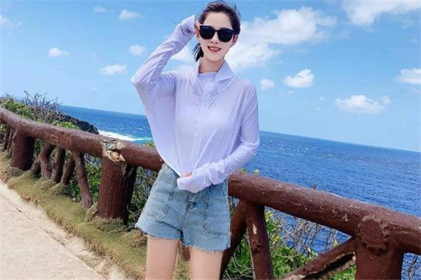 防曬衣和防曬霜哪個(gè)效果好 穿了防曬衣還要涂防曬霜嗎 防曬衣和防曬霜哪個(gè)效果好 穿了防曬衣還要涂防曬霜嗎