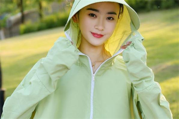 防曬衣和防曬霜哪個(gè)效果好 穿了防曬衣還要涂防曬霜嗎 防曬衣和防曬霜哪個(gè)效果好 穿了防曬衣還要涂防曬霜嗎