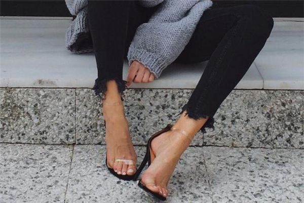 一字帶涼鞋什么顏色好看 一字帶涼鞋什么顏色百搭 一字帶涼鞋什么顏色好看 一字帶涼鞋什么顏色百搭