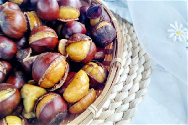 板栗可以和蝦一起吃嗎 板栗和蝦一起吃的作用 板栗可以和蝦一起吃嗎 板栗和蝦一起吃的作用