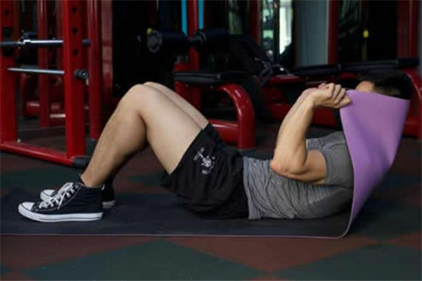 仰臥卷腹正確做法 仰臥卷腹每天做多少個(gè) 仰臥卷腹正確做法 仰臥卷腹每天做多少個(gè)