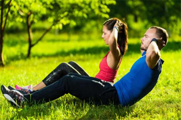 仰臥卷腹可以天天做嗎 仰臥卷腹幾天練一次 仰臥卷腹可以天天做嗎 仰臥卷腹幾天練一次