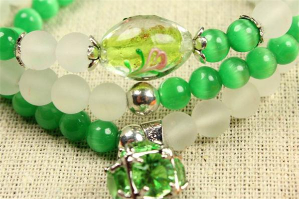 貓眼石和黑曜石哪個(gè)好 貓眼石和黑曜石的區(qū)別 貓眼石和黑曜石哪個(gè)好 貓眼石和黑曜石的區(qū)別