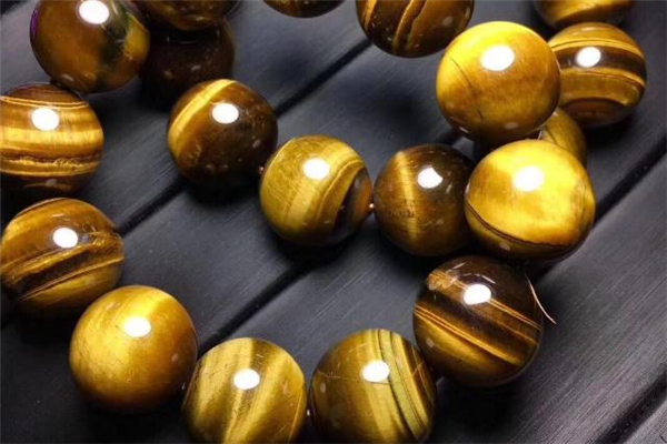 貓眼石和黑曜石哪個(gè)好 貓眼石和黑曜石的區(qū)別 貓眼石和黑曜石哪個(gè)好 貓眼石和黑曜石的區(qū)別