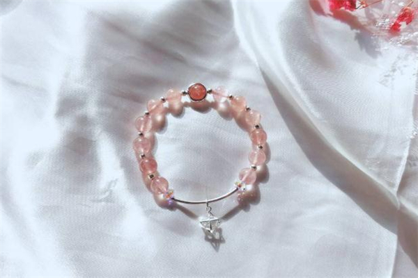 怎么看草莓晶真假 草莓晶手鏈真假辨別 怎么看草莓晶真假 草莓晶手鏈真假辨別