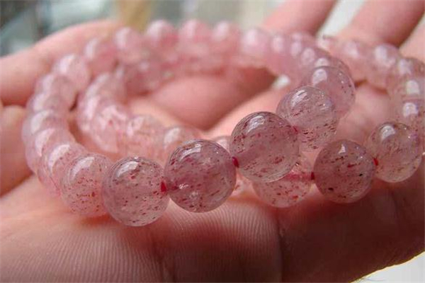 草莓晶是什么 草莓晶是水晶嗎 草莓晶是什么 草莓晶是水晶嗎