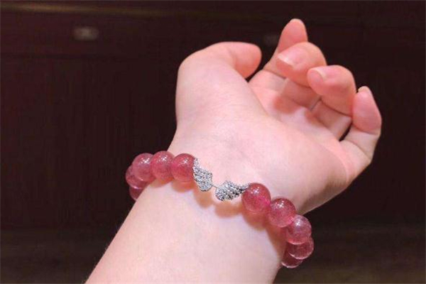 草莓晶是什么 草莓晶是水晶嗎 草莓晶是什么 草莓晶是水晶嗎