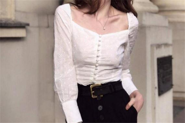 白色方領(lǐng)上衣怎么搭配 白色方領(lǐng)上衣搭配圖片 白色方領(lǐng)上衣怎么搭配 白色方領(lǐng)上衣搭配圖片