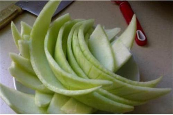 冬瓜皮煮水有什么作用 冬瓜皮煮水的功效 冬瓜皮煮水有什么作用 冬瓜皮煮水的功效