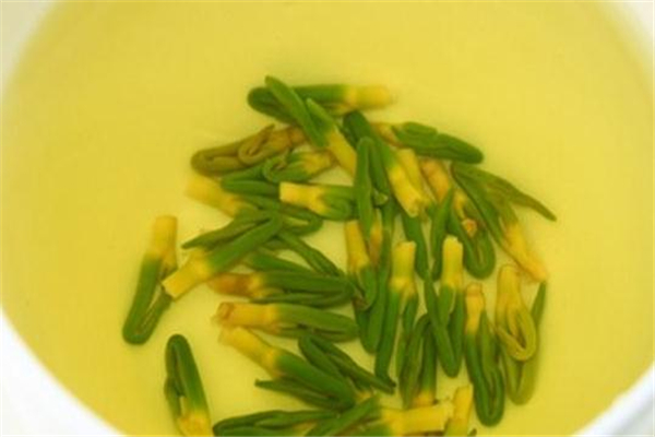 蓮子心用開(kāi)水還是溫水泡 蓮子心用多少度水泡