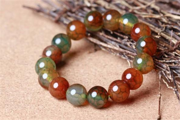 龍紋瑪瑙是天然的嗎 龍紋瑪瑙是什么樣子 龍紋瑪瑙是天然的嗎 龍紋瑪瑙是什么樣子