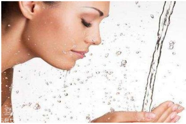 毛孔粗大怎么辦呢 為什么會毛孔粗大呢 毛孔粗大怎么辦呢 為什么會毛孔粗大呢