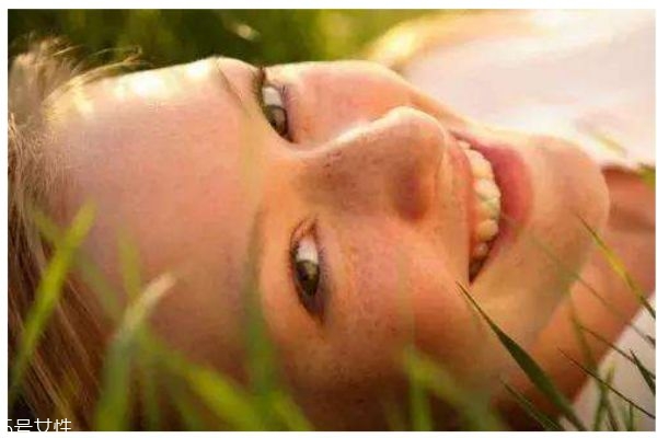 什么人群臉上容易長斑呢 長斑是什么原因造成的呢 什么人群臉上容易長斑呢 長斑是什么原因造成的呢