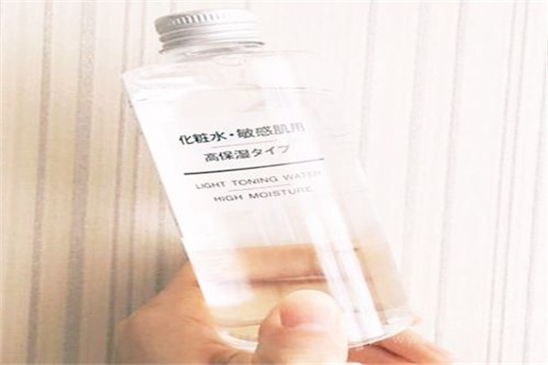 爽膚水是干嘛的 爽膚水是化妝水嗎 爽膚水是干嘛的 爽膚水是化妝水嗎