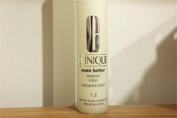 爽膚水敷臉后要洗臉嗎 爽膚水敷臉好嗎 爽膚水敷臉后要洗臉嗎 爽膚水敷臉好嗎