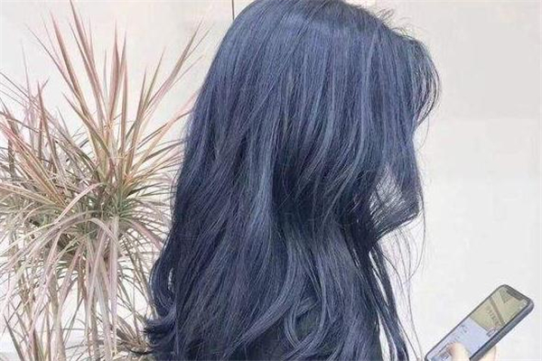 藍黑色頭發(fā)需要漂嗎 藍黑色頭發(fā)不漂可以染嗎 藍黑色頭發(fā)需要漂嗎 藍黑色頭發(fā)不漂可以染嗎