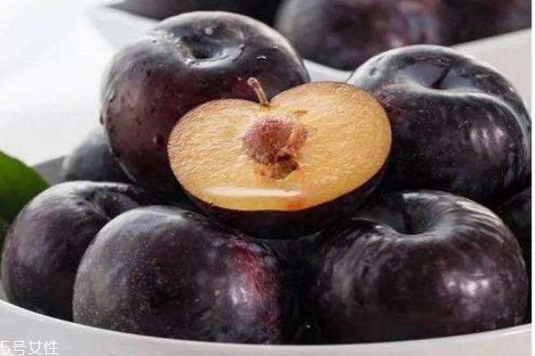 黑布林有什么營(yíng)養(yǎng)價(jià)值呢 黑布林的熱量是多少呢 黑布林有什么營(yíng)養(yǎng)價(jià)值呢 黑布林的熱量是多少呢