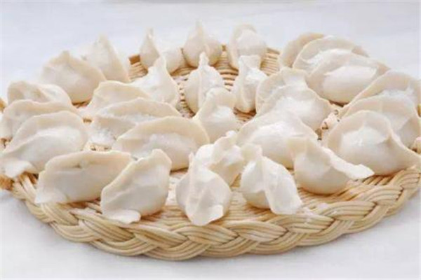 餃子皮有黑點是變質(zhì)嗎 餃子皮變質(zhì)是什么樣的 餃子皮有黑點是變質(zhì)嗎 餃子皮變質(zhì)是什么樣的