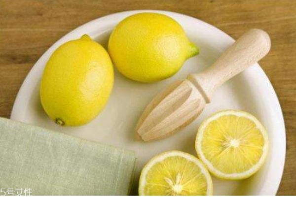用檸檬美容護膚的小技巧 檸檬美容的正確方法 用檸檬美容護膚的小技巧 檸檬美容的正確方法