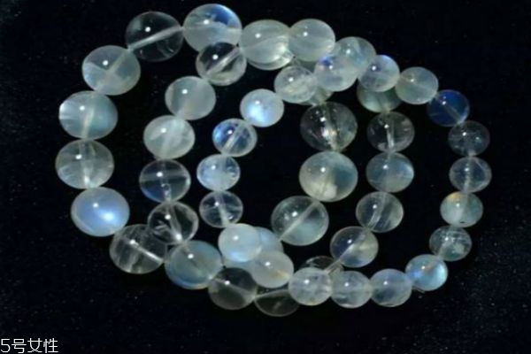 怎么樣區(qū)分真假月光石 月光石的產(chǎn)地在哪里呢 怎么樣區(qū)分真假月光石 月光石的產(chǎn)地在哪里呢