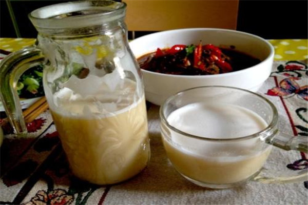 豆?jié){和什么搭配最好 豆?jié){可以和健康的食物搭配 豆?jié){和什么搭配最好 豆?jié){可以和健康的食物搭配