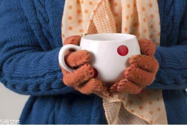 為什么有的人手腳容易冰涼呢 手腳冰涼的人應(yīng)該怎么呢 為什么有的人手腳容易冰涼呢 手腳冰涼的人應(yīng)該怎么呢