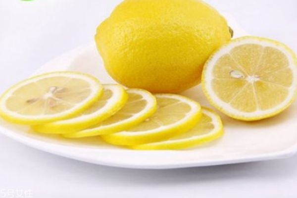 用檸檬美容護膚的小技巧 檸檬美容的正確方法 用檸檬美容護膚的小技巧 檸檬美容的正確方法