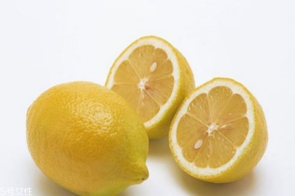 用檸檬美容護膚的小技巧 檸檬美容的正確方法 用檸檬美容護膚的小技巧 檸檬美容的正確方法