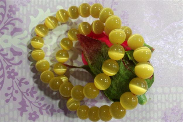 貓眼石是什么 貓眼石的功效與作用 貓眼石是什么 貓眼石的功效與作用