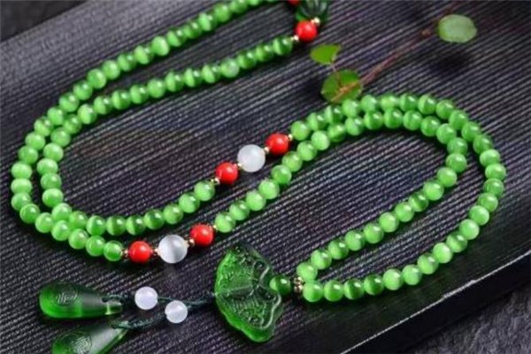 貓眼石是什么 貓眼石的功效與作用 貓眼石是什么 貓眼石的功效與作用