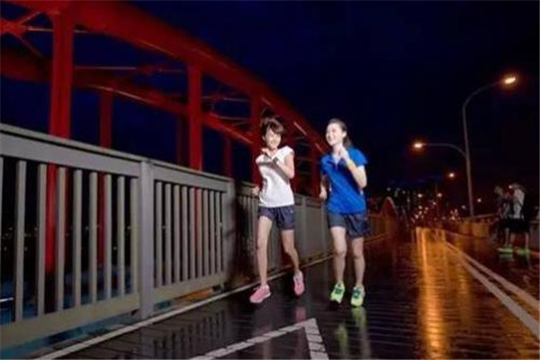 減肥吃了夜宵補(bǔ)救措施是什么 減肥最好不要吃夜宵 減肥吃了夜宵補(bǔ)救措施是什么 減肥最好不要吃夜宵