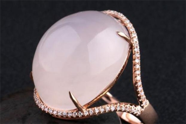 芙蓉石是玉的一種嗎 芙蓉石和芙蓉玉的區(qū)別 芙蓉石是玉的一種嗎 芙蓉石和芙蓉玉的區(qū)別