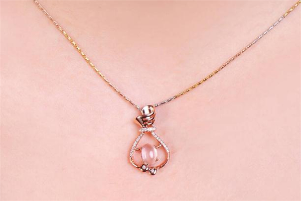 芙蓉石是玉的一種嗎 芙蓉石和芙蓉玉的區(qū)別 芙蓉石是玉的一種嗎 芙蓉石和芙蓉玉的區(qū)別