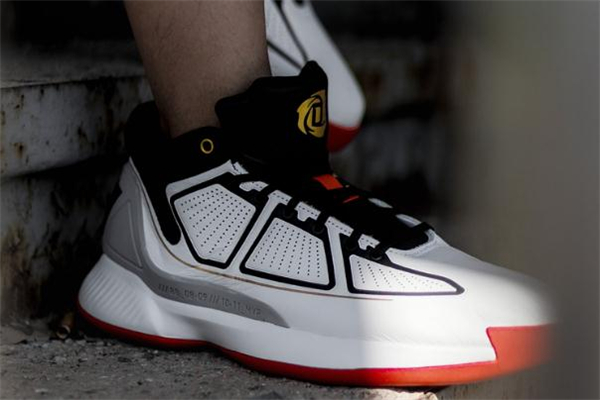 阿迪達(dá)斯羅斯10偏碼嗎 羅斯10腳感怎么樣 阿迪達(dá)斯羅斯10偏碼嗎 羅斯10腳感怎么樣