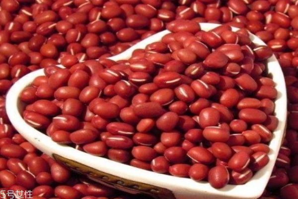 紅豆有什么營養(yǎng)價(jià)值呢 喝紅豆湯有什么好處呢 紅豆有什么營養(yǎng)價(jià)值呢 喝紅豆湯有什么好處呢