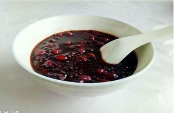 什么是黑豆呢 黑豆有什么營養(yǎng)價(jià)值呢 什么是黑豆呢 黑豆有什么營養(yǎng)價(jià)值呢