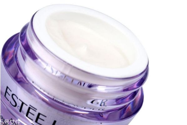 眼霜如何購(gòu)買(mǎi) 使用眼霜的好處