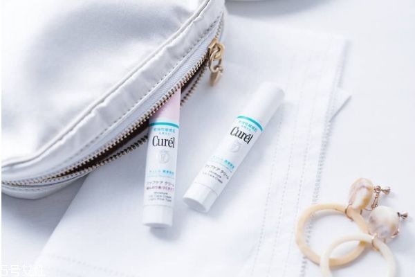 夏天適合用什么牌子的潤唇膏 適合夏天用的潤唇膏 夏天適合用什么牌子的潤唇膏 適合夏天用的潤唇膏