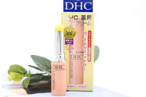 夏天適合用什么牌子的潤唇膏 適合夏天用的潤唇膏 夏天適合用什么牌子的潤唇膏 適合夏天用的潤唇膏