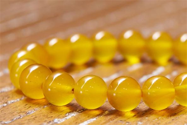 黃瑪瑙適合什么人戴 黃瑪瑙適合多大年齡戴 黃瑪瑙適合什么人戴 黃瑪瑙適合多大年齡戴