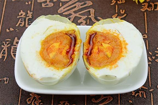 生咸鴨蛋破了還能吃嗎 咸鴨蛋破了還能放嗎 生咸鴨蛋破了還能吃嗎 咸鴨蛋破了還能放嗎