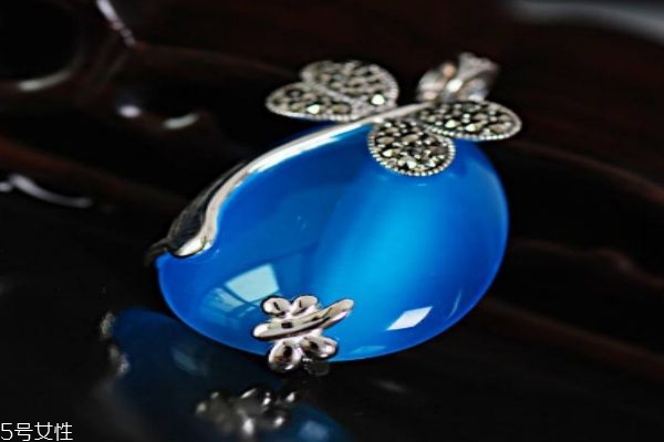 如何鑒別貓眼石呢 貓眼石有什么種類(lèi)呢 如何鑒別貓眼石呢 貓眼石有什么種類(lèi)呢